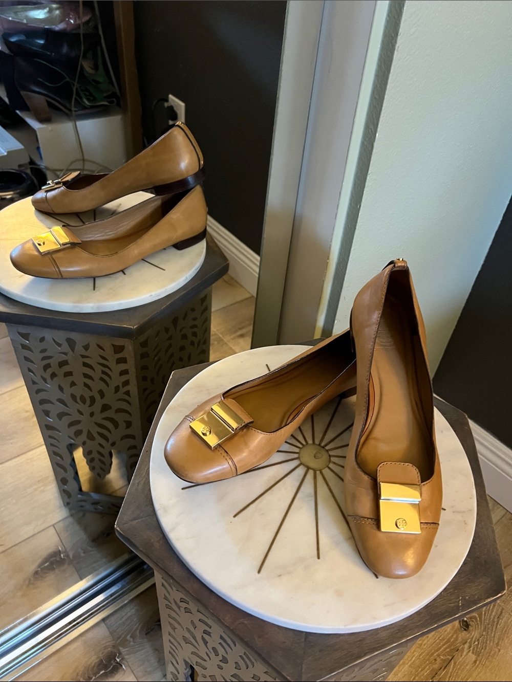 🛑 1 hour sale. Tory Burch Tan Leather Ballet Flats with Gold Buckle 9
